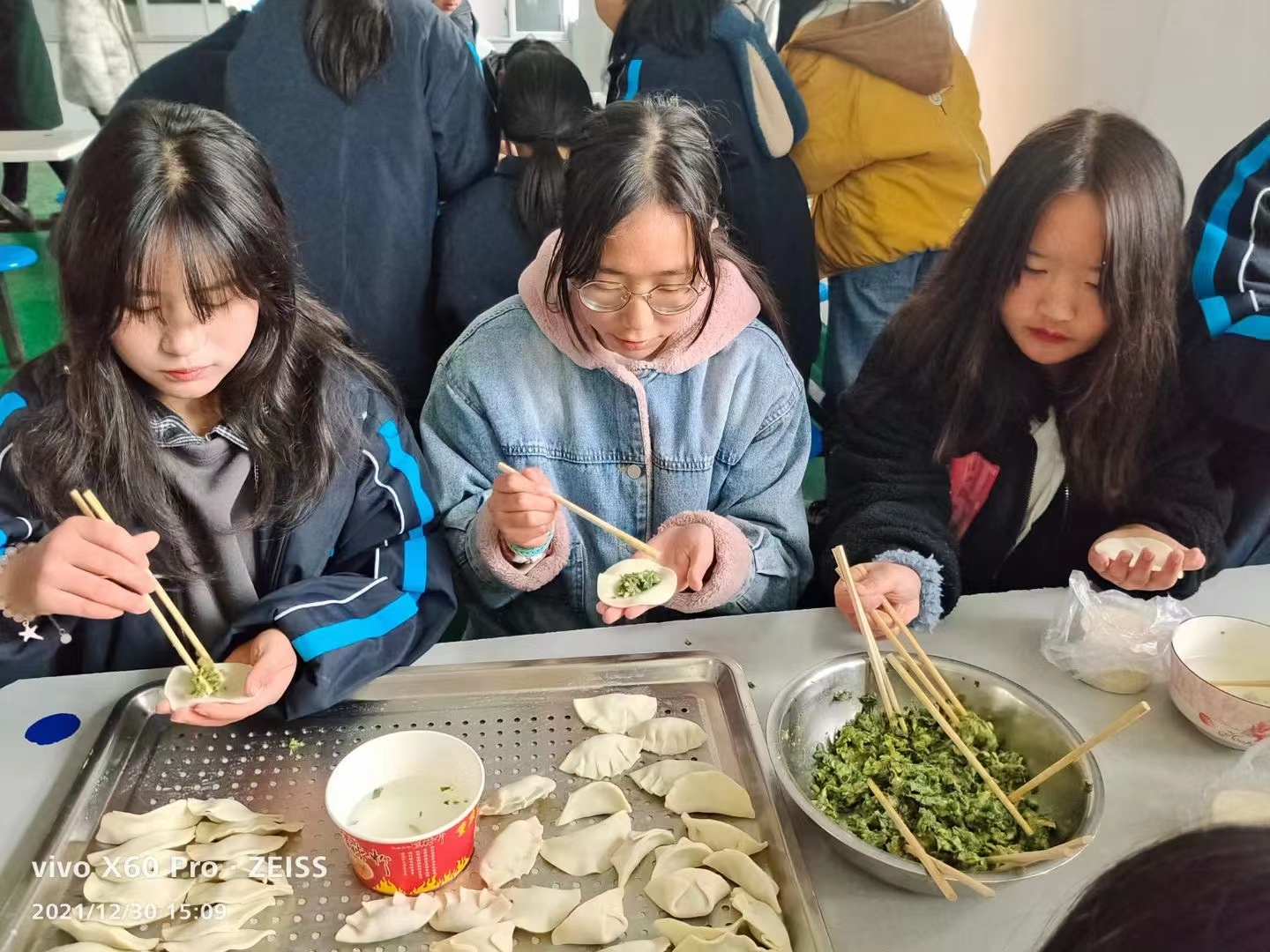 情暖校園，你是主“餃”！我校舉行周末實踐活動——包餃子